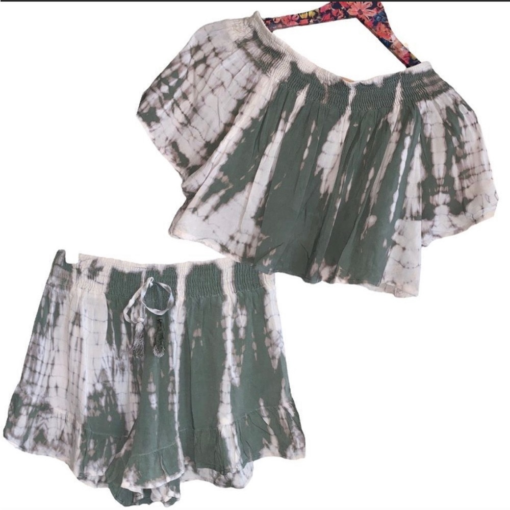 green/cream tie dye flounce shorts & matching crop top Sz M NEW